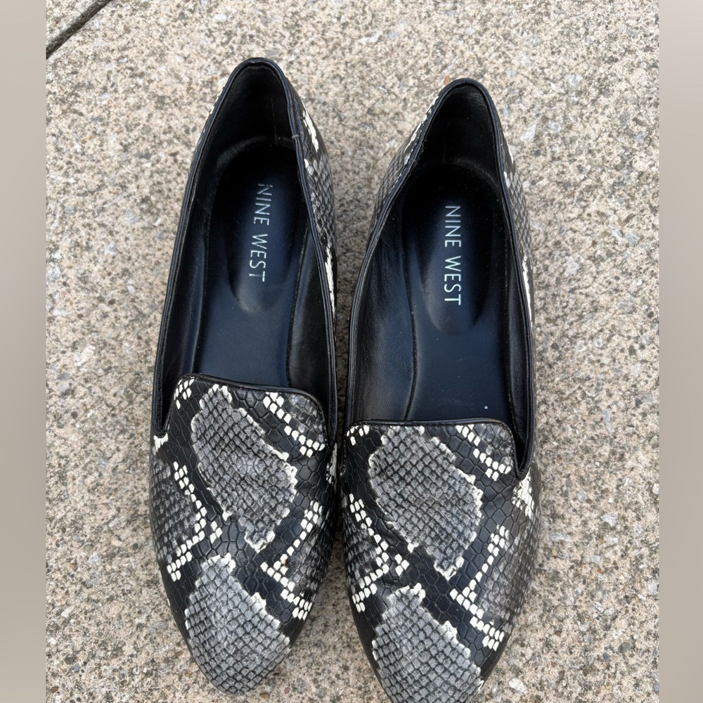 Nine West Women's Black & Gray Snake-Print Loafers size 5.5